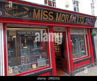 miss morans tobacco shop Smokers Welcome. Miss Moran's tobacco shop at night, Belfast, Northern  Ireland Stock Photo