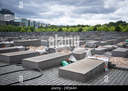 Berlin, Germany. 03rd Aug, 2023. View of the construction site at the Memorial to the Murdered Jews of Europe. Many of the more than 2700 concrete stelae of the Holocaust Memorial near the Brandenburg Gate show cracks. Credit: Hannes P. Albert/dpa/Alamy Live News Stock Photo