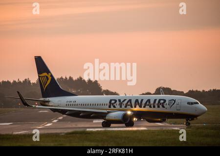 Cork Airport, Cork, Ireland. 04th August, 2023. A Ryanair Boeing 737 on the runway at dawn preparing for departure to London Stansted from Cork Airport, Ireland.  - Credit: David Creedon / Alamy Live News Stock Photo