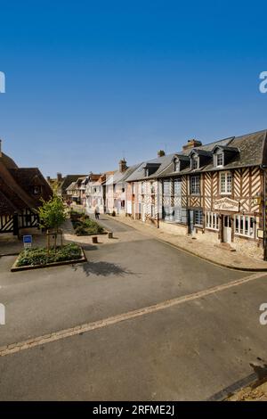 France, Normandy region, Calvados, Pays d'Auge, Beuvron-en-Auge, place Michel Vermughen, Stock Photo