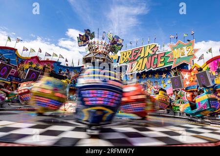 Herne, Germany. 04th Aug, 2023. The 'Break Dance' ride at the Cranger Kirmes. The event, which runs until August 13, is considered one of the biggest funfairs in Germany. Around 500 showmen and several million visitors are expected again. (Shot with long exposure) Credit: Christoph Reichwein/dpa/Alamy Live News Stock Photo