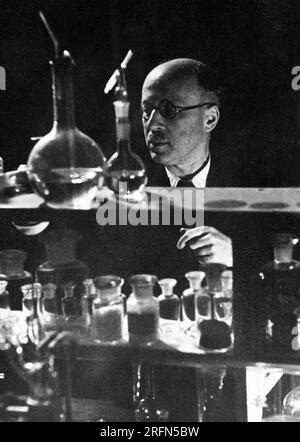 Leopold Ruzicka (1887-1976) was a Croatian-Swiss scientist and joint winner of the 1939 Nobel Prize in Chemistry for his work on polymethylenes and higher terpenes. Photo circa 1939. Stock Photo