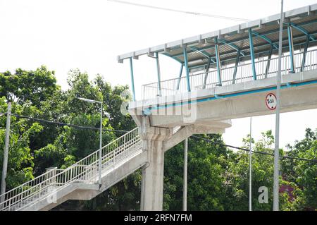 one side of the overpass There is a sign indicating the height of 5.50 meters. Stock Photo