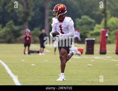 Ashburn, VA, USA. 27th July, 2022. Washington Commanders wide receiver  Terry McLaurin (17) catches a pass during the Washington Commanders  training camp practice at the INOVA Sports Performance Center in Ashburn,  Va.