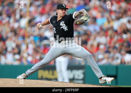 Chicago, USA. 09th Aug, 2023. Chicago White Sox starting pitcher Mike  Clevinger (52) throws to the plate in the fourth inning during a MLB  regular season game between the New York Yankees