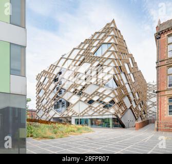 Sheffield, England - Diamond Building, Sheffield University Engineering Faculty by Twelve Architects Stock Photo