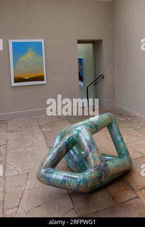 Richard Deacon, 'Like You Know' (2002) at NewArtCentre, Roche Court, East Winterslow, Salisbury, Wiltshire Stock Photo