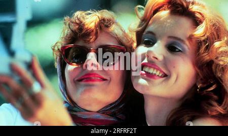 THELMA AND LOUISE 1991 United International Pictures film with Geena Davis at right and Susan Sarandon Stock Photo