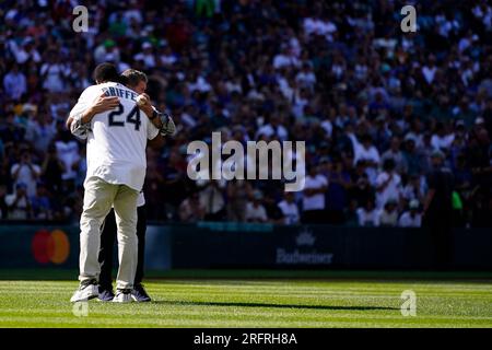 2023 MLB All-Star Game: Edgar Martínez, Ken Griffey Jr. throw