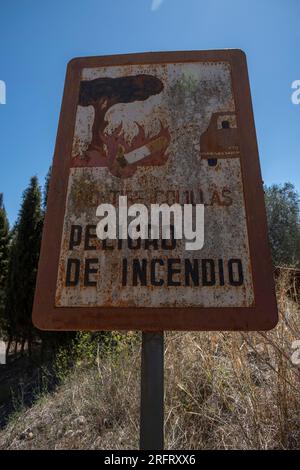 Girona, Spain. 05th Aug, 2023. An old informative fire risk sign is seen on a rural road near Valldaviá. 42 Catalan municipalities are at level 3 of high fire risk according to the Alpha Plan of the Generalitat of Catalonia. (Photo by Paco Freire/SOPA Images/Sipa USA) Credit: Sipa USA/Alamy Live News Stock Photo