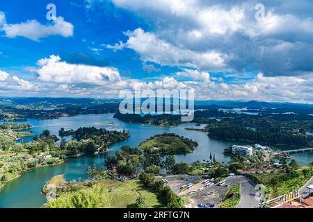 COLOMBIA MEDELLÍN 05-08-2023El peñón de Guatapé, o piedra del Peñol (le Stock Photo