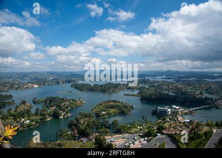 COLOMBIA MEDELLÍN 05-08-2023El peñón de Guatapé, o piedra del Peñol (le Stock Photo