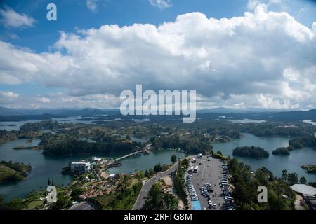 COLOMBIA MEDELLÍN 05-08-2023El peñón de Guatapé, o piedra del Peñol (le Stock Photo