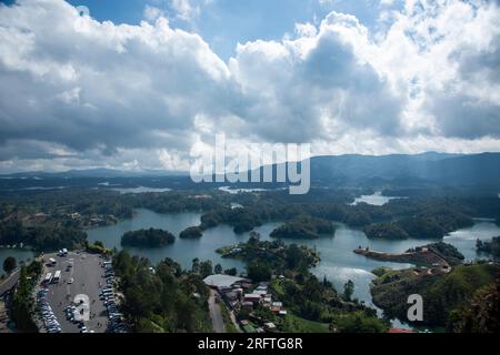 COLOMBIA MEDELLÍN 05-08-2023El peñón de Guatapé, o piedra del Peñol (le Stock Photo