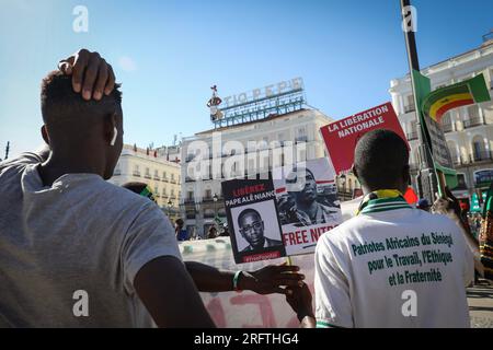 Madrid, Spain. 05th Aug, 2023. Protesters hold placards during the demonstration. Senegalese residents of Madrid demonstrate at Puerta del Sol against the illegal arrest of Ousmane Sonko in Senegal, opposition candidate for the presidency of the African country. Credit: SOPA Images Limited/Alamy Live News Stock Photo