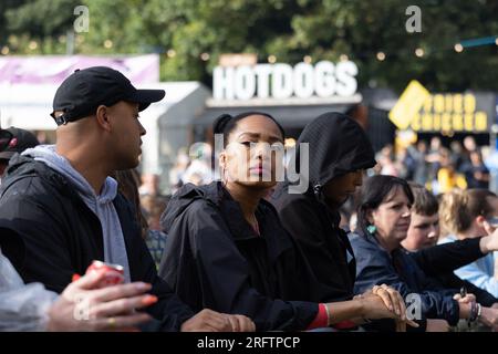 Crystal Palace, London, UK. August 5, 2023.  Crowds watch the South Facing 2023 music festival at the Crystal Palace Bowl. Credit:Katie Collins/EMPICS/Alamy Live News Stock Photo
