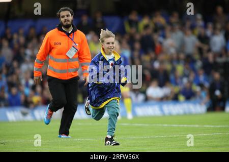 London, UK. 5th Aug, 2023. A boy runs back to the stand after