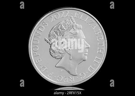 2022 £5 coin featuring the 5th coin portrait of Queen Elizabeth II by Jody Clark.  This coin commemorates the 60th anniversary of The Rolling Stones Stock Photo