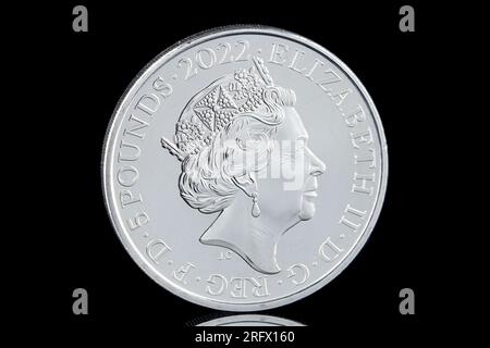 2022 £5 coin featuring the 5th coin portrait of Queen Elizabeth II by Jody Clark.  This coin commemorates the 60th anniversary of The Rolling Stones Stock Photo