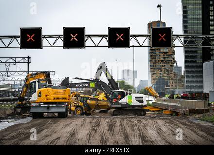 AMSTERDAM - Work on the A10 motorway. The A10 and A4 motorways and a section of train track have been temporarily closed in order to install two huge roof sections at Amsterdam Zuid station. ANP JEROEN JUMELET netherlands out - belgium out Stock Photo