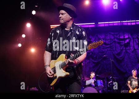 Miami, United States Of America. 05th Aug, 2023. HOLLYWOOD, FL-AUG 5: Counting Crows guitarist Dan Vickrey performs during Counting Crows concert at “Hard Rock Live at Seminole Hard Rock Hotel & Casino Hollywood” on August 5, 2023 in Hollywood, Florida. (Photo by Alberto E. Tamargo/Sipa USA) Credit: Sipa USA/Alamy Live News Stock Photo