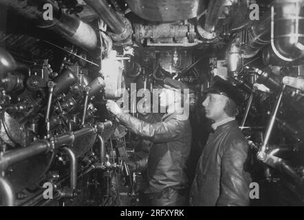 ATLANTIC OCEAN - circa 1918 - Engine room of an oil-burning German submarine (U-Boat). These were used with devastating effects on Allied shipping in Stock Photo