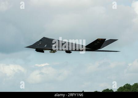 Lockheed F-117 Nighthawk stealth fighter, twin-engine stealth attack bomber aircraft that was developed by Lockheed's secretive Skunk Works. USAF jet Stock Photo
