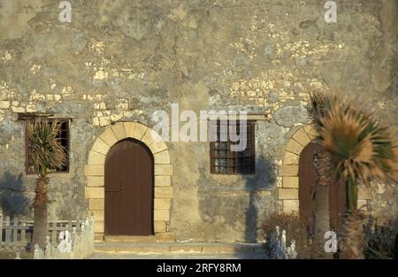 a house in the town and Oasis of Farafra in the Libyan or Western Desert of Egypt in North Africa.  Egypt, Farafra, march, 2000 Stock Photo