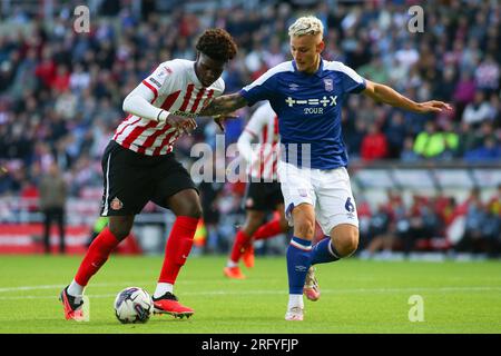 Sunderland's Luis Hemir Semedo holds off Ipswich Town's Luke Woolfenden during the Sky Bet Championship match between Sunderland and Ipswich Town at the Stadium Of Light, Sunderland on Sunday 6th August 2023. (Photo: Michael Driver | MI News) Credit: MI News & Sport /Alamy Live News Stock Photo