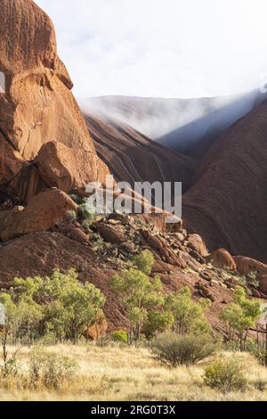 Pulari (headland) of Uluru from the track from Kuniya carpark to Mutiitjulu waterhole. Uluru-Kata Tjuta National Park, Northern Territory, Australia Stock Photo