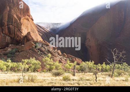 Pulari (headland) of Uluru from the track from Kuniya carpark to Mutiitjulu waterhole. Uluru-Kata Tjuta National Park, Northern Territory, Australia Stock Photo