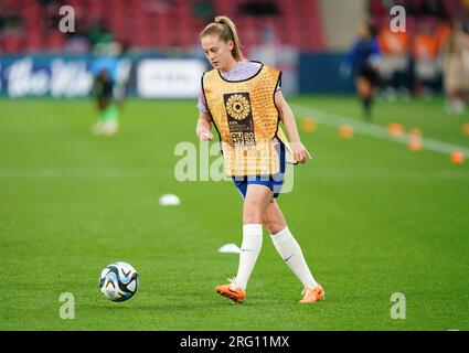 England's Keira Walsh warms up during the FIFA Women's World Cup, Round of 16 match at Brisbane Stadium, Australia. Picture date: Monday August 7, 2023. Stock Photo
