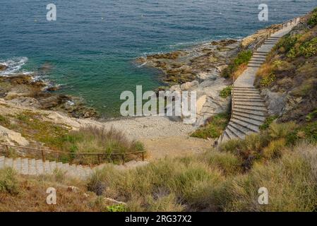 Platja de les Clisques beach, a small cove, north of Port de la Selva village and Cap de Creus cape (Alt Empordà, Girona, Catalonia, Spain) Stock Photo