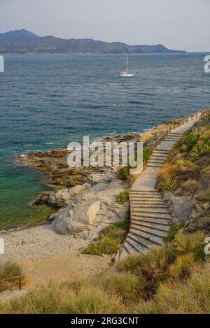 Platja de les Clisques beach, a small cove, north of Port de la Selva village and Cap de Creus cape (Alt Empordà, Girona, Catalonia, Spain) Stock Photo