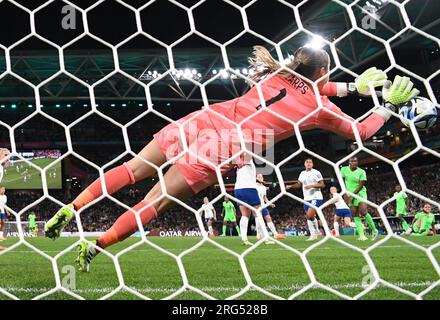 Mary Earps made up for Brazil's stoppage-time equalizer with crucial save  in the penalty shootout 🧤 in 2023