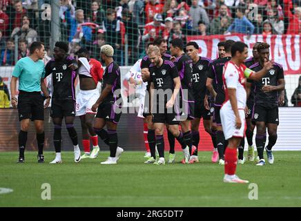 Unterhaching, Germany. 07th Aug, 2023. Soccer: Test matches, FC Bayern Munich - AS Monaco at Alpenbauer Sportpark. The players of Munich cheer about the goal to 1:1. Credit: Sven Hoppe/dpa/Alamy Live News Stock Photo