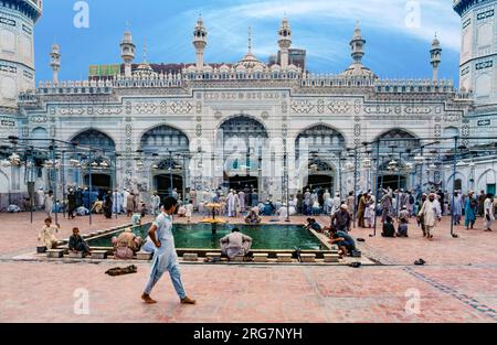 Peshawar, Pakistan - June 30, 1987: inside famous Mohabbat Khan Mosque, Peshawar. People di religious washing in the foreyard. Stock Photo