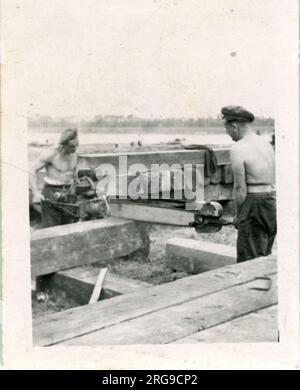 British Army Royal Engineers engaged in the building of The Freeman Bridge, The River Rhine, Dusseldorf, North Rhine-Westphalia, Germany. Stock Photo