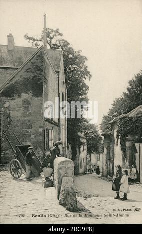 Rue de la Montagne Saint-Aignan, Senlis, a commune in the northern French department of Oise, France. Stock Photo