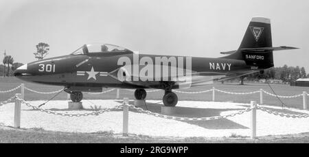 United States Navy - McDonnell F2H-1 Banshee 122547 (msn 18), on gate guard duties at Sanford Naval Air Station Stock Photo