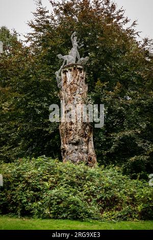 the Stammheim castle park in the district of Stammheim, public green area in which modern art is exhibited, Cologne, Germany. 'Lebens-Baum' by Forest, Stock Photo