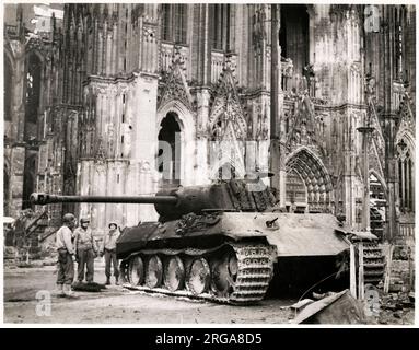 Tank of the Allied armies in front of Cologne Cathedral, Germany, towards the end of world War II Stock Photo