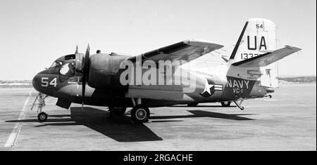 Grumman US-2C Tracker of VC-1 in flight, circa in 1970 Stock Photo - Alamy