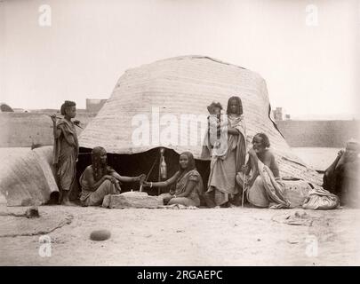 African women grinding corn, Egypt, c.1890's Stock Photo