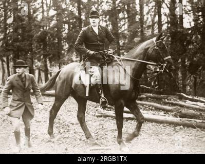 Early 20th century vintage press photograph - Hugh Grosvenor, 2nd Duke of Westminster - out fox hunting on his horse. One of the world's richest men. c.1920s Stock Photo