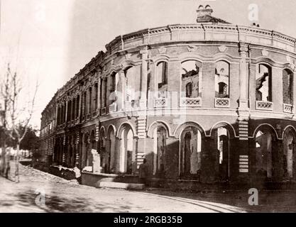 Vintage Photograph China c.1900 - Boxer rebellion or uprising, Yihetuan Movement - image from an album of a British soldier who took part of the supression of the uprising - bombed house Tientsin Stock Photo