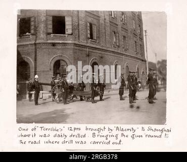 Vintage Photograph China c.1900 - Boxer rebellion or uprising, Yihetuan Movement - image from an album of a British soldier who took part of the supression of the uprising - artillery gun in Shanghai Stock Photo