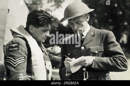 RAF squadron intelligence officer noting down the details of a Polish sergeant pilot's air fight as soon as he lands, WW2 Stock Photo