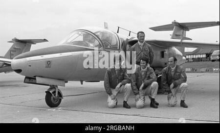 Austrian Air Force - SAAB 105O, of the 'Karo AS' aerobatic team, with the pilots posing in front one of their aircraft. Karo AS' was formed in 1975, flying four SAAB 105O trainers, but disbanded in 1984. Stock Photo