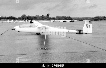 Schempp-Hirth Janus C 'R1', of the Royal air Force Gliding and Soaring Association, at RAF Greenham Common for an Inter-Services Regional gliding competition in the 1980s. Stock Photo